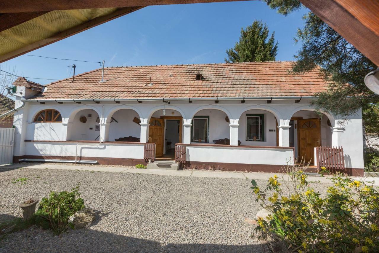 Отель Gadoros Vendeghaz Эгерсалок Экстерьер фото