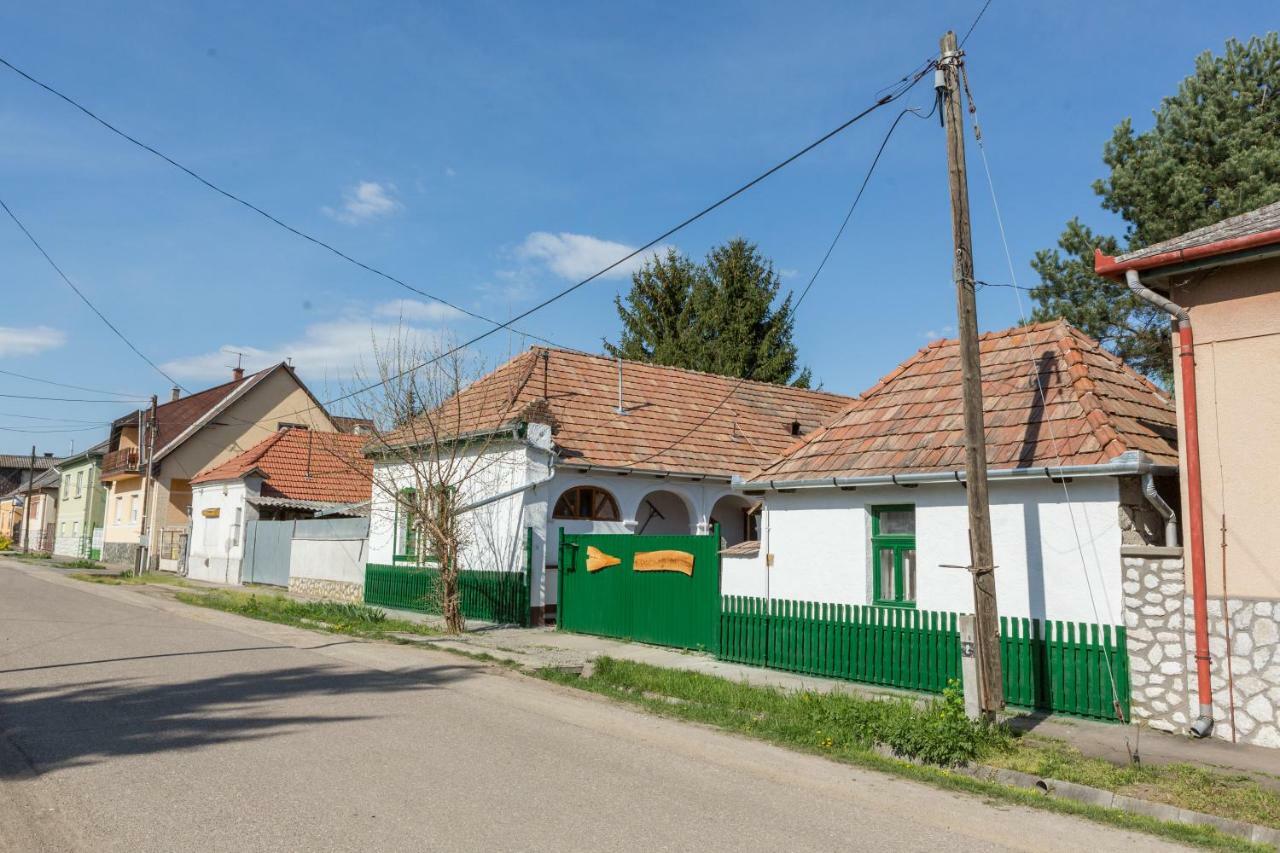 Отель Gadoros Vendeghaz Эгерсалок Экстерьер фото